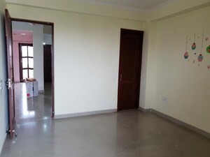 Room in 2 BHK Builder Floor at Sector 38 – for Rent