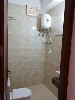 2 BHK Builder Floor For Rent in Sector 38