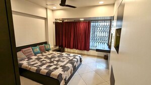 Bedroom in 1 BHK Apartment at Bandra West – for Rent