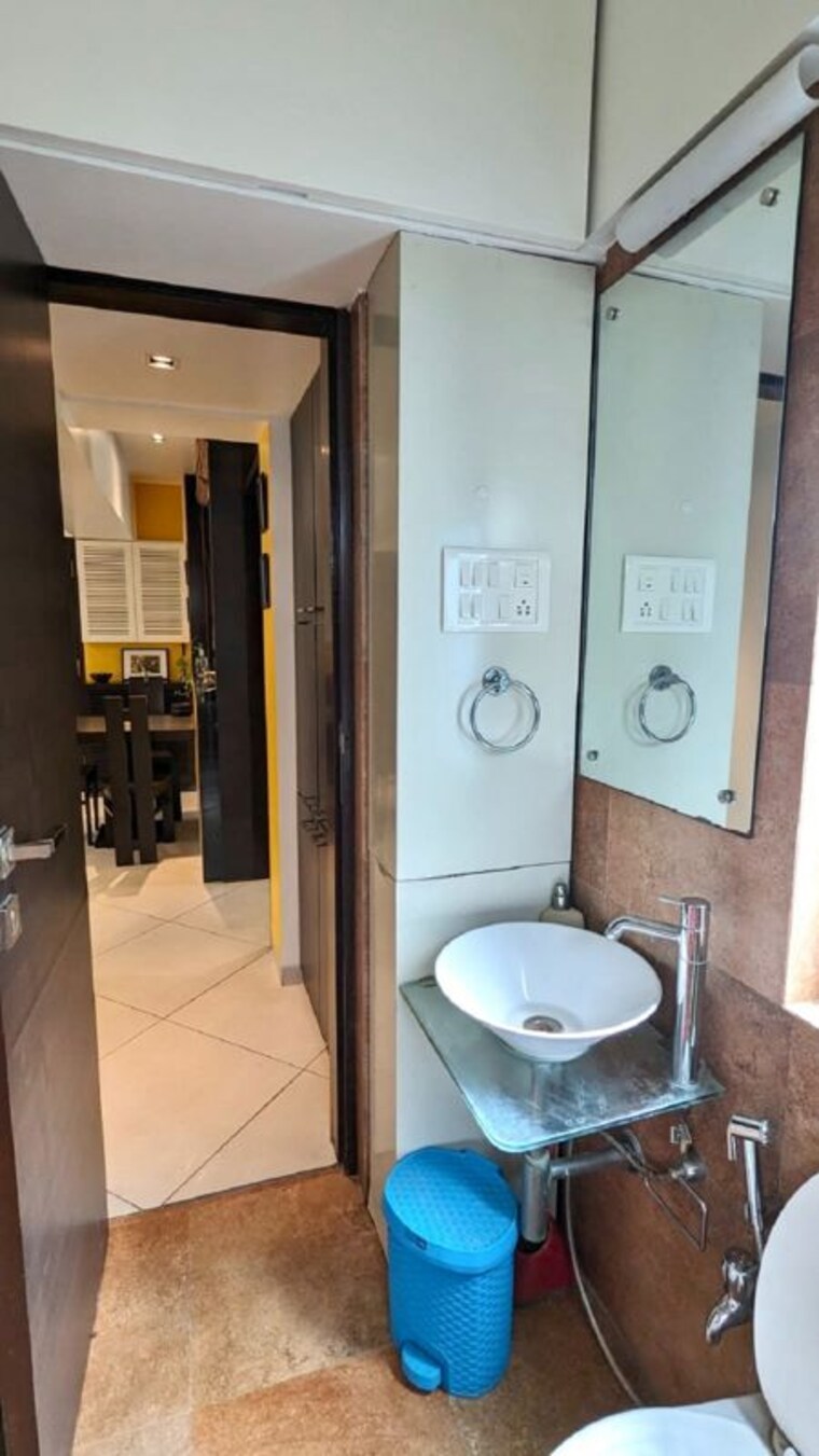 Bathroom, bandra west 1 Bedroom 500 Sq.Ft. Apartment In Bandra West Mumbai 10370579