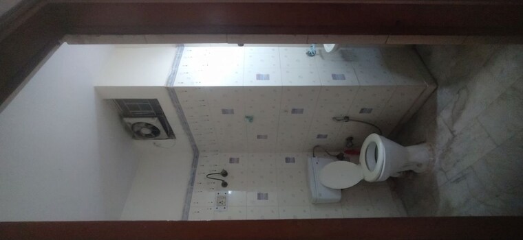 Bathroom, panchsheel vihar 3 Bedroom 1000 Sq.Ft. Builder Floor In Panchsheel Vihar Delhi 10370621