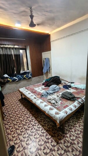 Bedroom in 2 BHK Apartment at Juhu – for Rent