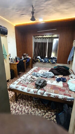 Bedroom in 2 BHK Apartment at Juhu – for Rent