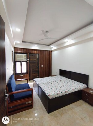 Bedroom in 2 BHK Builder Floor at Sector 40 – for Rent