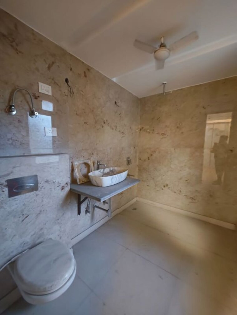 Bathroom, nehru enclave 4 Bedroom 433 Sq.Yd. Builder Floor In Nehru Enclave Delhi 10370658