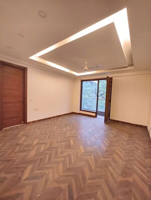 Room in 4 BHK Builder Floor at Nehru Enclave – for Sale