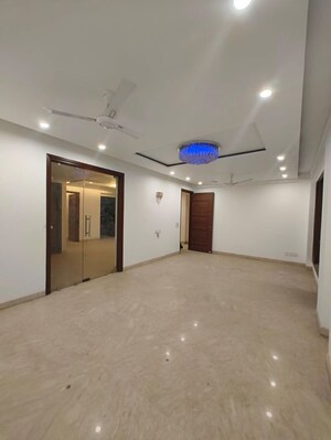 Room in 4 BHK Builder Floor at Nehru Enclave – for Sale