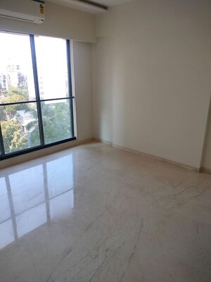 Room in 2 BHK Apartment at Khar West – for Rent