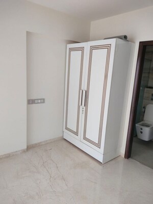 Room in 2 BHK Apartment at Khar West – for Rent