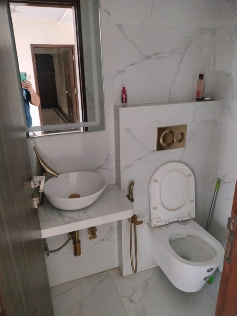 Bathroom, khar west 2 Bedroom 700 Sq.Ft. Apartment In Khar West Mumbai 10370673