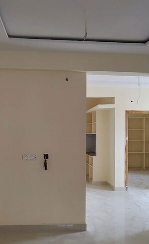 Room in 2 BHK Apartment at Lakdi Ka Pul – for Sale