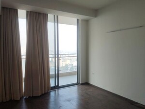 Room in 2 BHK Apartment at M3M Golf Estate, Sector 65 – for Rent