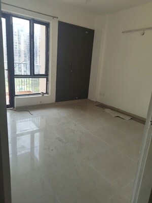 Room in 4 BHK Apartment at Logix Blossom County, Sector 137 – for Rent