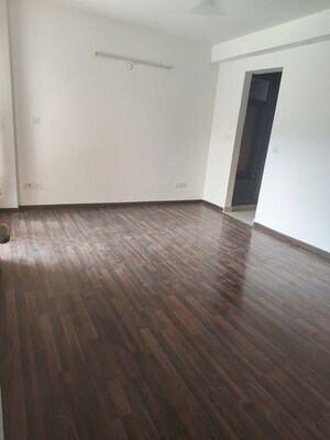Room in 4 BHK Apartment at Logix Blossom County, Sector 137 – for Rent