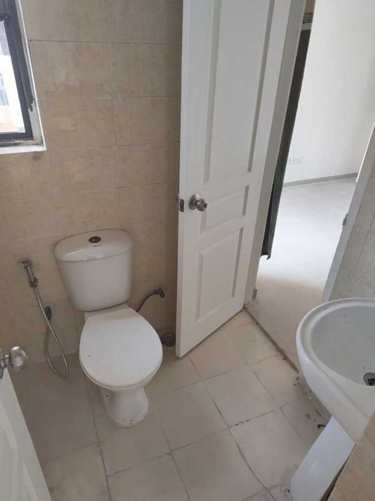 Bathroom, logix-blossom-county 4 Bedroom 1968 Sq.Ft. Apartment In Sector 137 Noida 10370652