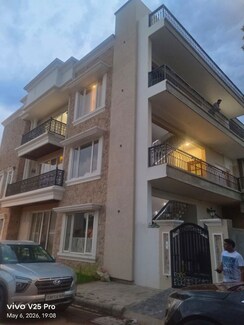 4 BHK + Pooja Room,Servant Room,Study Room,Store Room Independent House For Rent in DLF Hyde Park