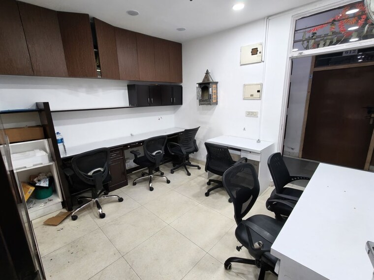 Team Area, netaji subhash place Commercial Office Space 352 Sq.Ft. In Netaji Subhash Place Delhi 10370723