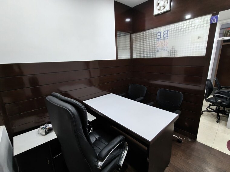 Team Area, netaji subhash place Commercial Office Space 352 Sq.Ft. In Netaji Subhash Place Delhi 10370723