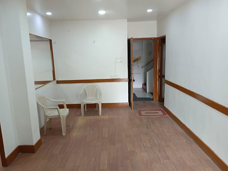 Room, civil lines Commercial Office Space 1000 Sq.Ft. In Civil Lines Nagpur 10370737