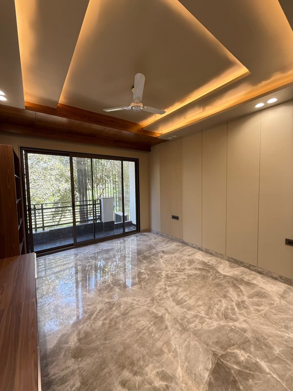 4 BHK + Servant Room Builder Floor For Sale in Nirvana Country