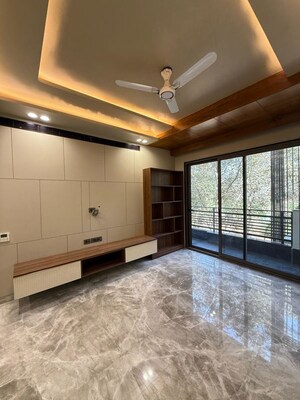 Room in 4 BHK Builder Floor at Nirvana Country – for Sale