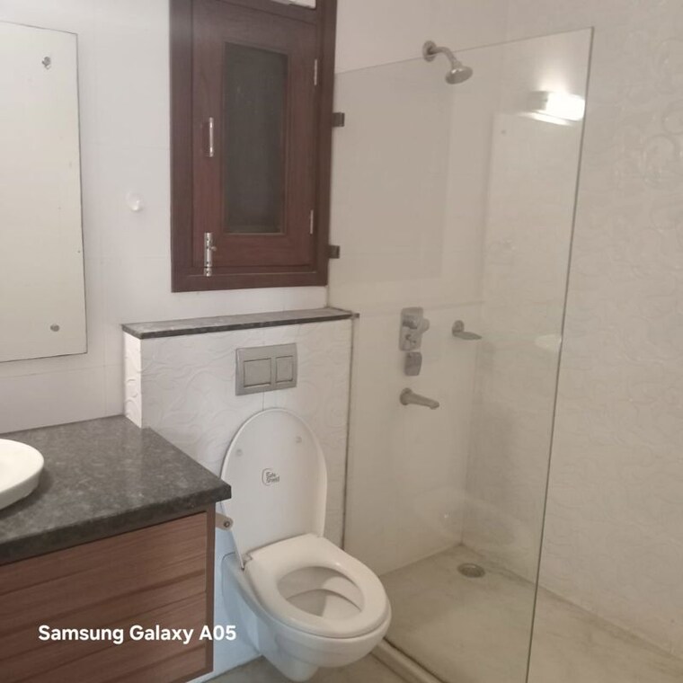 Bathroom, greater kailash ii 4 Bedroom 250 Sq.Yd. Builder Floor In Greater Kailash ii Delhi 10370774