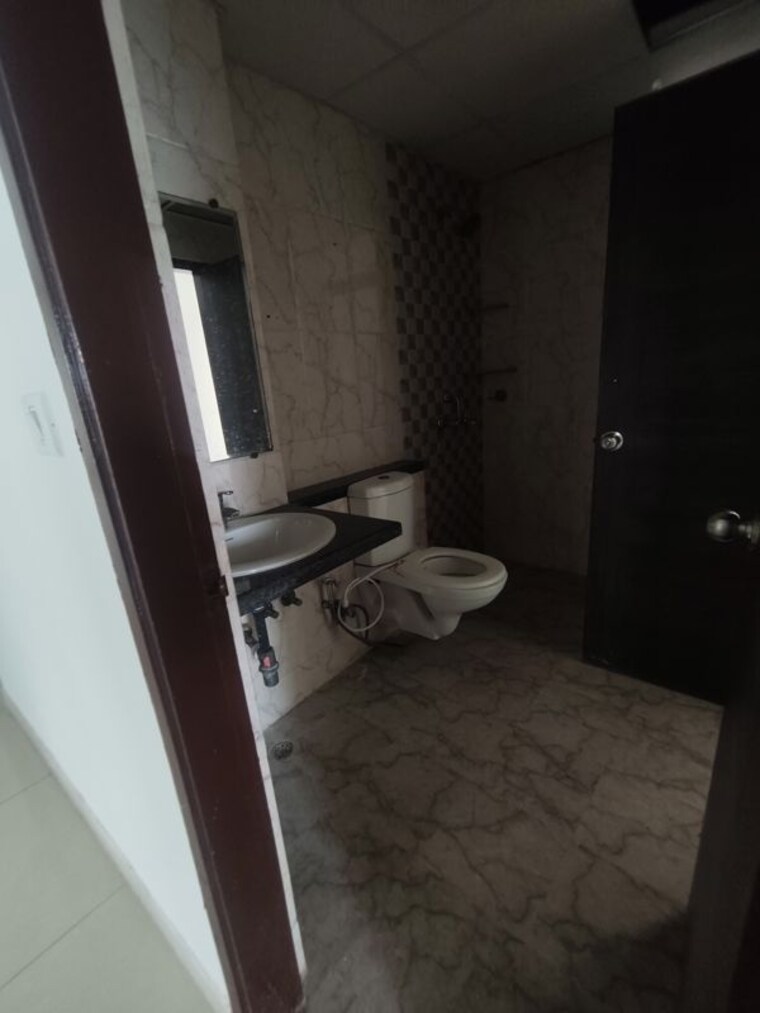 Bathroom, mahagun-marvella 4 Bedroom 2575 Sq.Ft. Apartment In Sector 78 Noida 10370764
