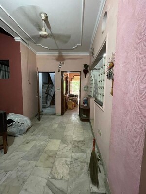 Parking in 3 BHK Builder Floor at Ashok Vihar – for Sale