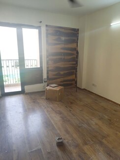 2 BHK Apartment For Rent in Logix Blossom County