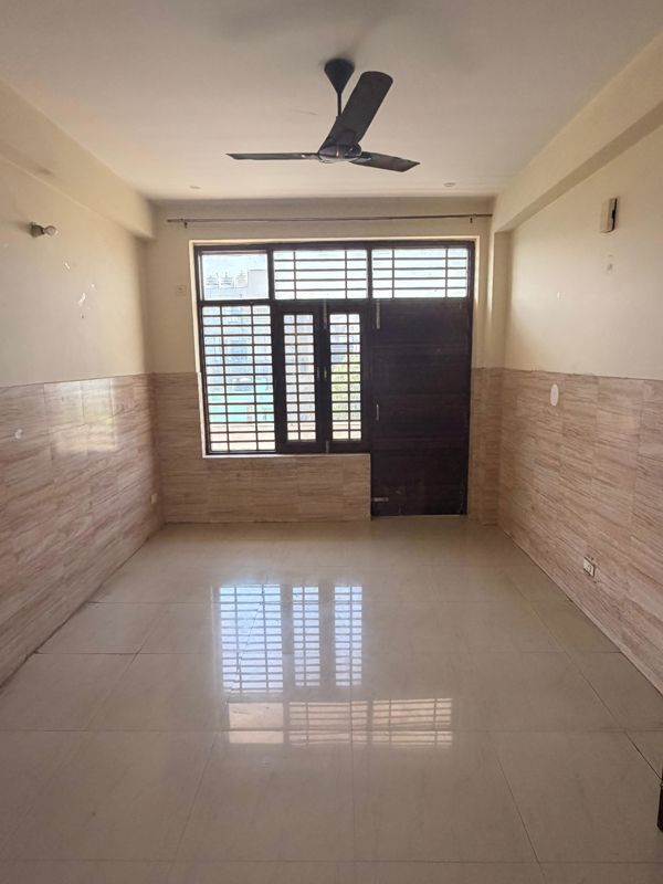 3 BHK Builder Floor For Rent in Sector 105