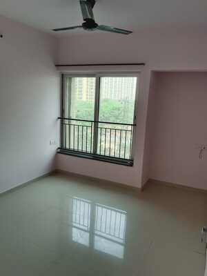 Room in 2 BHK Apartment at Rustomjee Urbania Azziano, Thane West – for Rent