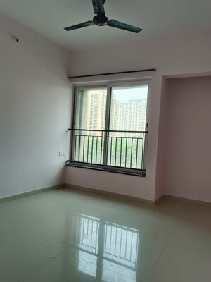 Room in 2 BHK Apartment at Rustomjee Urbania Azziano, Thane West – for Rent