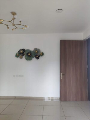 Room in 2 BHK Apartment at Gulshan Botnia, Sector 144 – for Rent