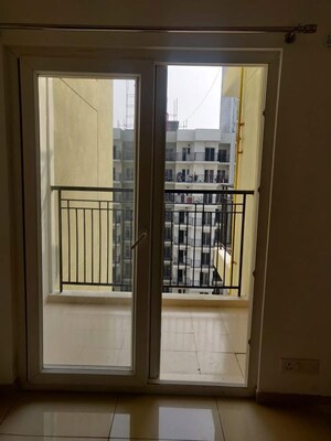 Room in 2 BHK Apartment at Gulshan Botnia, Sector 144 – for Rent