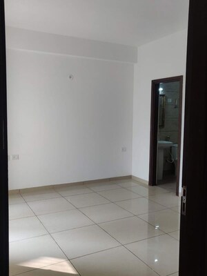 Room in 2 BHK Apartment at Gulshan Botnia, Sector 144 – for Rent
