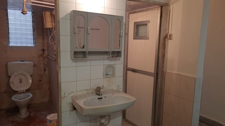 Bathroom, anuprita-chs 2 Bedroom 707 Sq.Ft. Apartment In Andheri West Mumbai 10370812