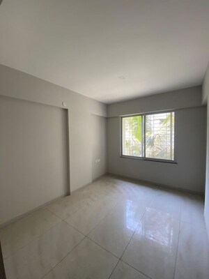 Room in 2 BHK Apartment at Vanaz Corner, Kothrud – for Rent