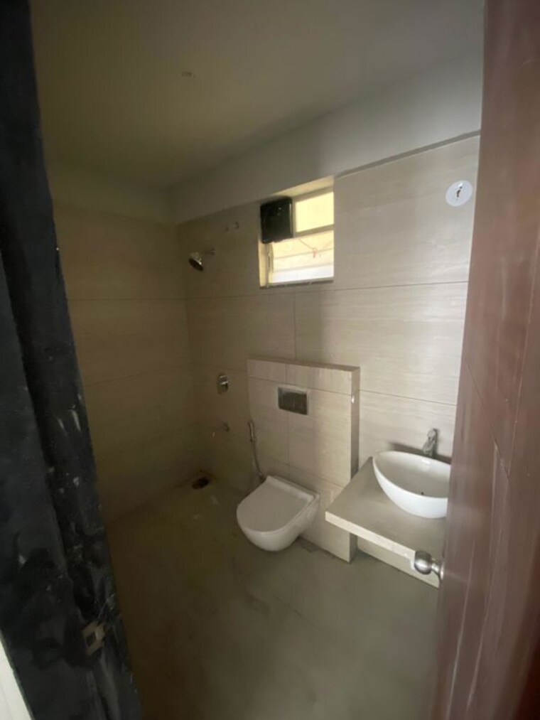 Bathroom, vanaz-corner 2 Bedroom 1000 Sq.Ft. Apartment In Kothrud Pune 10370817