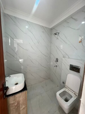 Bathroom in 1 BHK Builder Floor at Sector 30 – for Rent
