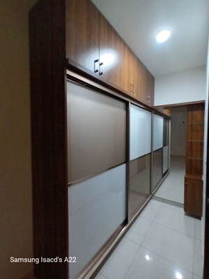 Room in 3 BHK Apartment at Vajram Newtown, Thanisandra Main Road – for Rent