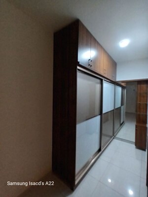 Room in 3 BHK Apartment at Vajram Newtown, Thanisandra Main Road – for Rent