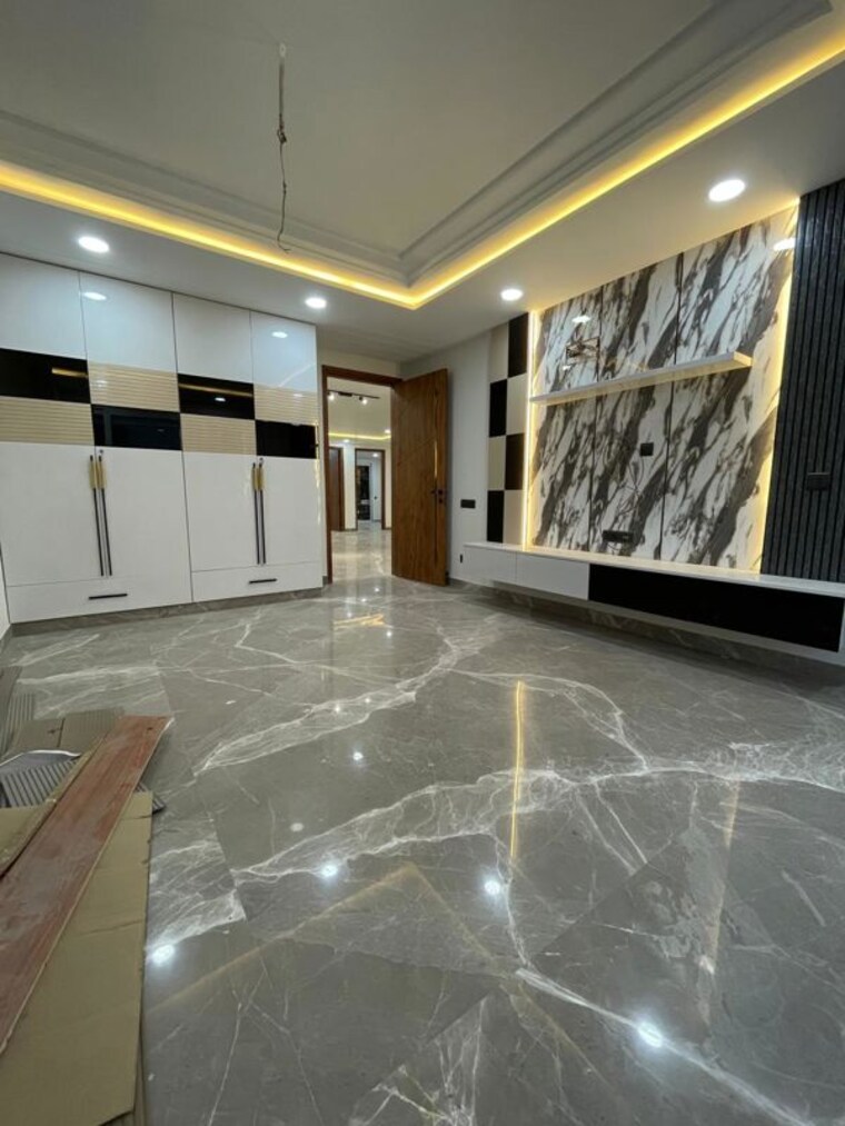 Kitchen, ashok vihar 4 Bedroom 300 Sq.Yd. Builder Floor In Ashok Vihar Delhi 10370844