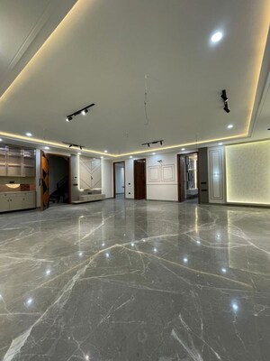 Parking in 4 BHK Builder Floor at Ashok Vihar – for Sale
