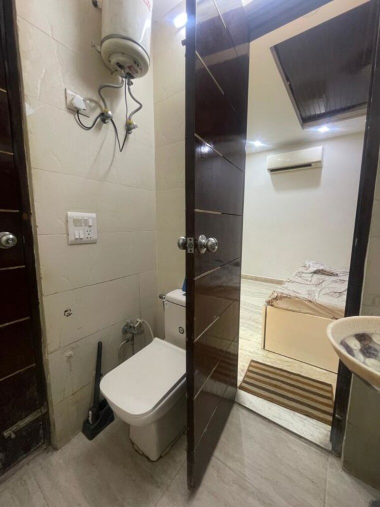 Team Area, ashok vihar 2 Bedroom 125 Sq.Yd. Builder Floor In Ashok Vihar Delhi 10370858