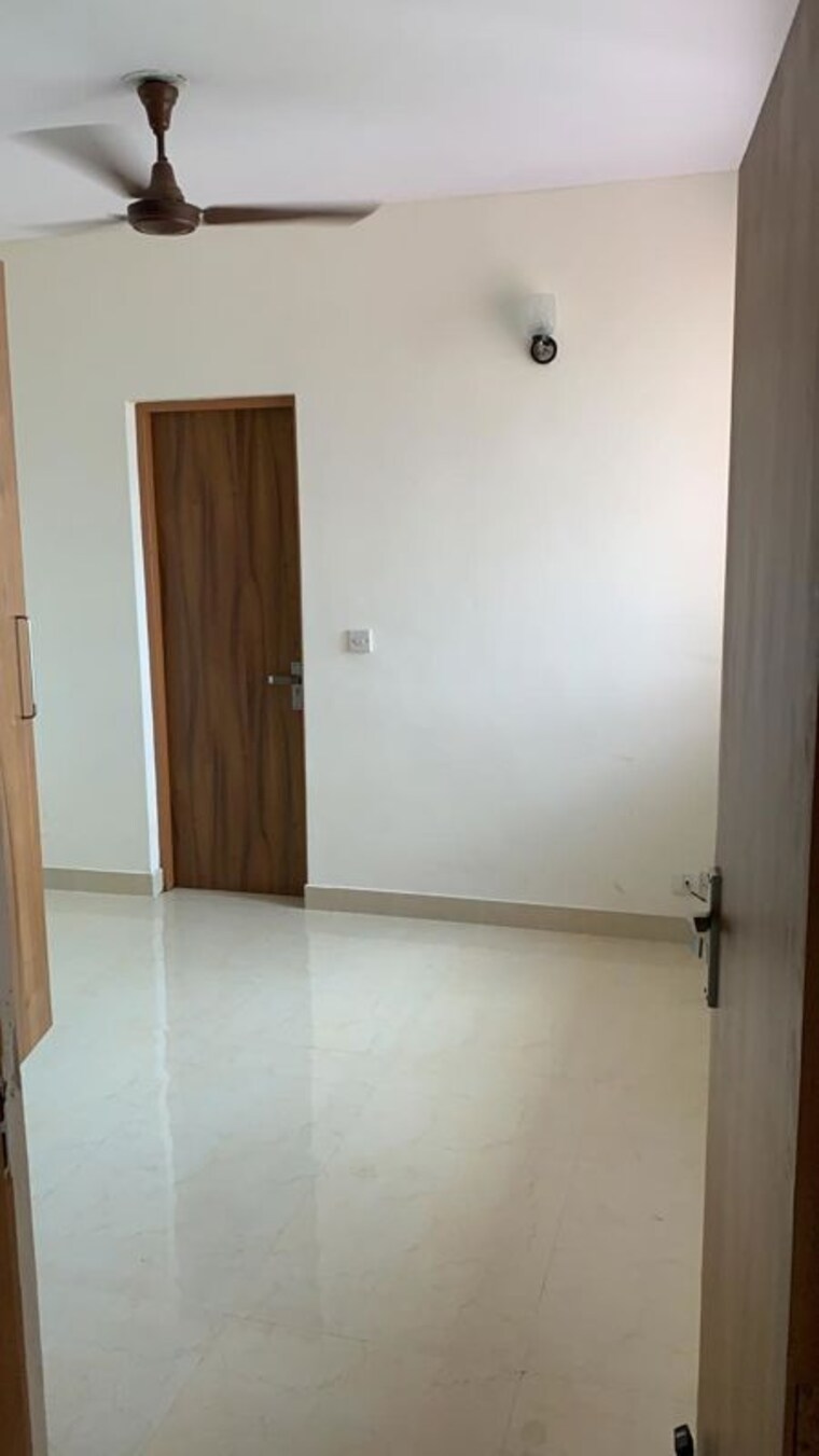 Room, motorola-excellence-centre 3 Bedroom 1800 Sq.Ft. Builder Floor In Sector 14 Gurgaon 10370876