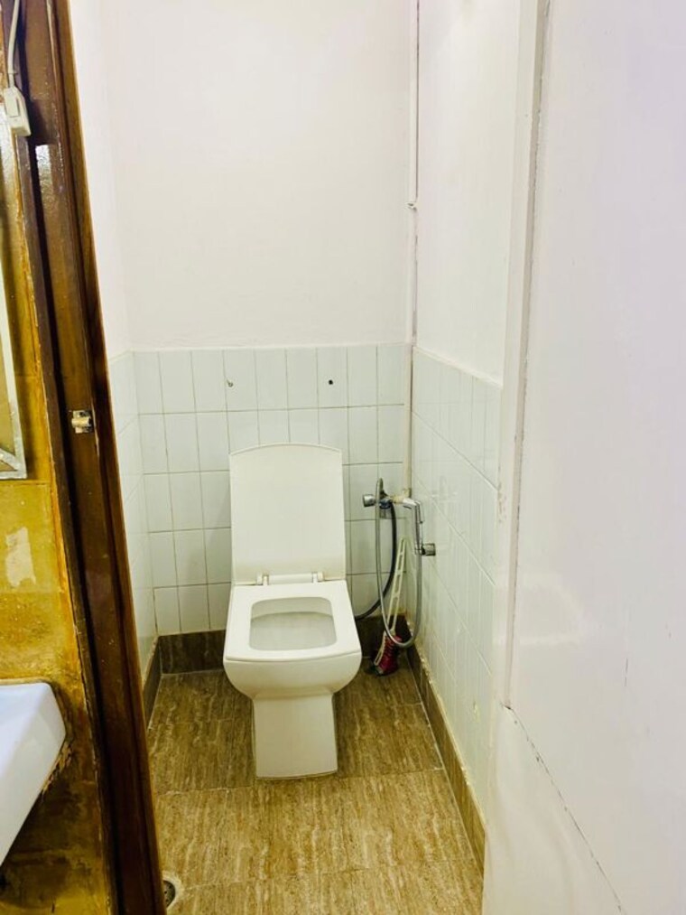 Bathroom, lajpat nagar ii 2 Bedroom 900 Sq.Ft. Builder Floor In Lajpat Nagar ii Delhi 10370875