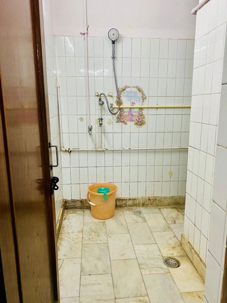 Bathroom, lajpat nagar ii 2 Bedroom 900 Sq.Ft. Builder Floor In Lajpat Nagar ii Delhi 10370875
