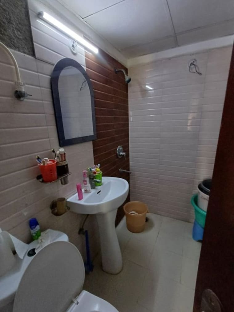 Bathroom, gaur-city-2-14th-avenue 2 Bedroom 955 Sq.Ft. Apartment In Sector 16c Greater Noida Greater Noida 10370928
