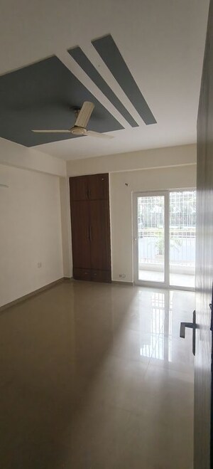 Room in 2.5 BHK Apartment at Ajnara Grand Heritage, Sector 74 – for Rent