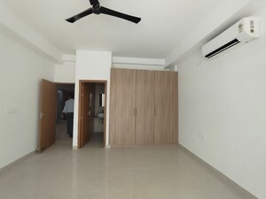 Room in 4 BHK Builder Floor at SS Linden, Sector 84 – for Sale